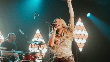 Amy Newhart Band (380x214)